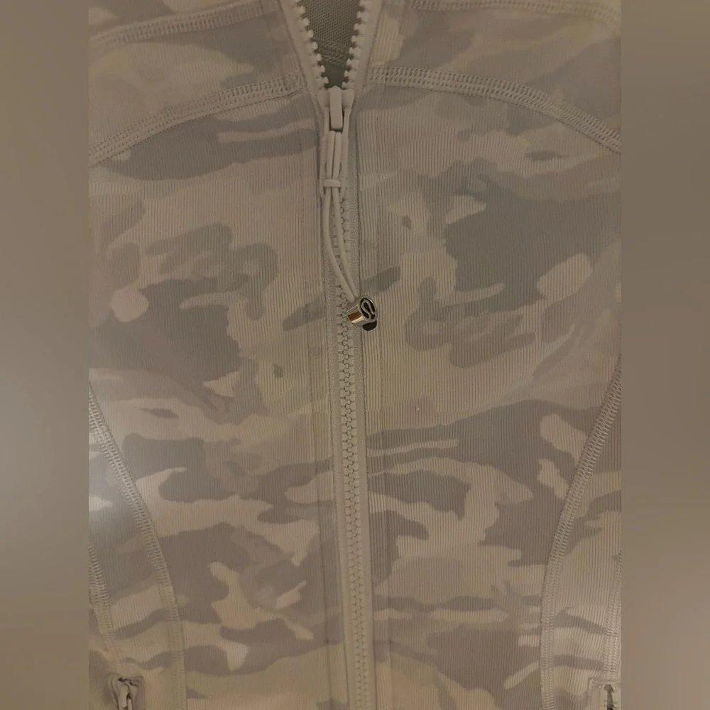 Lululemon Define jacket in Light Gray and white Camo pattern. - Picture 3 of 16